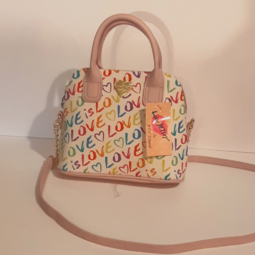 Besty Johnson crossbody bag  Smoke free home 🏡